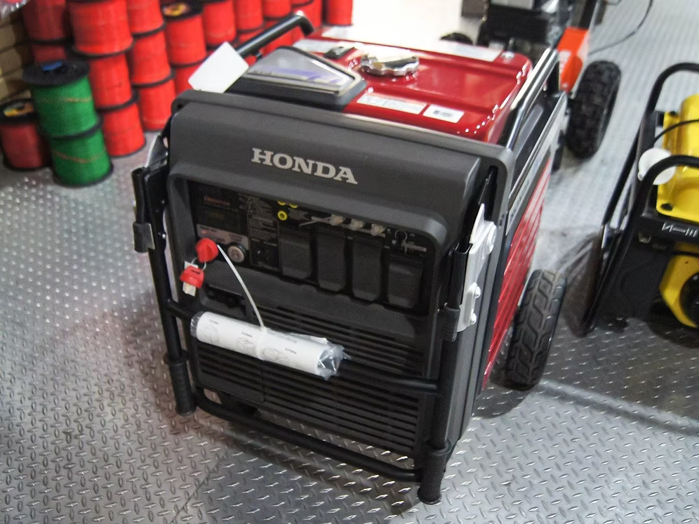 Honda EU7000iS 7000 Watt Electric Fuel Injected Generator
